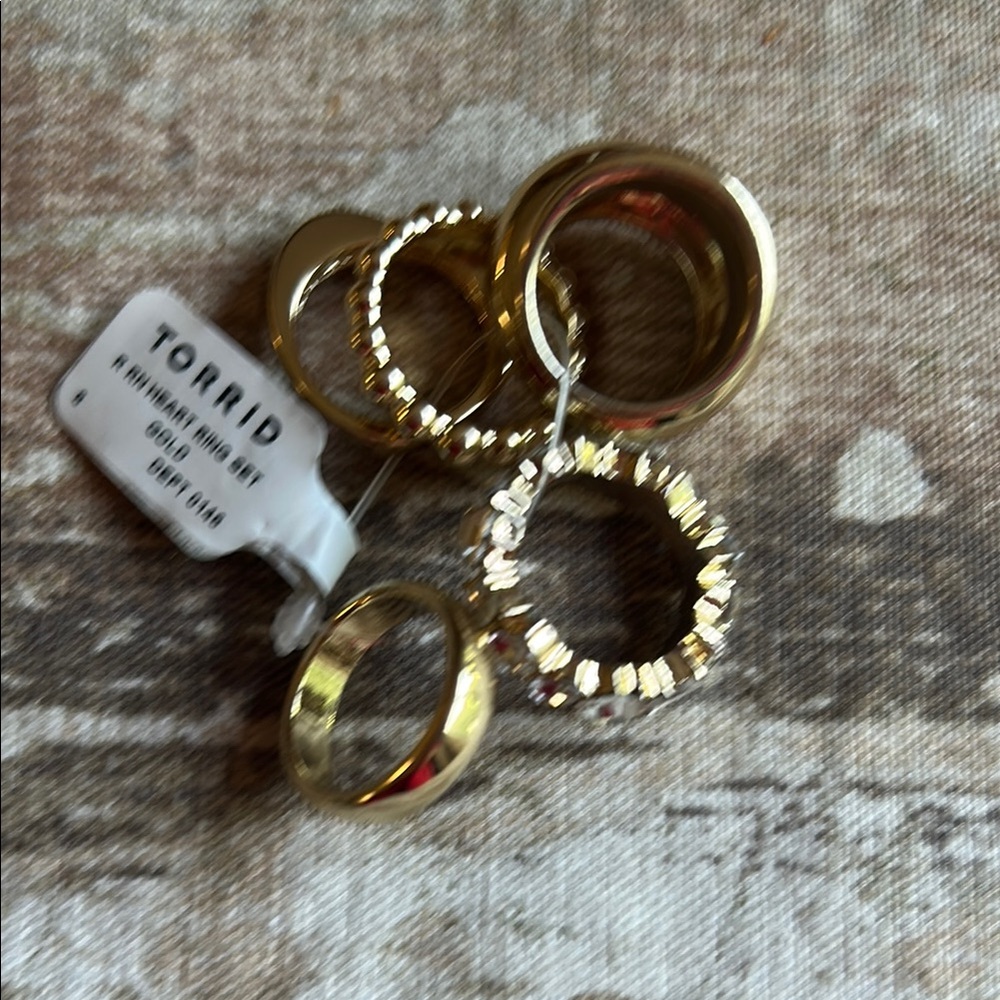 NWT Torrid 5 Piece Rhinestone Heart Ring Set Size 8